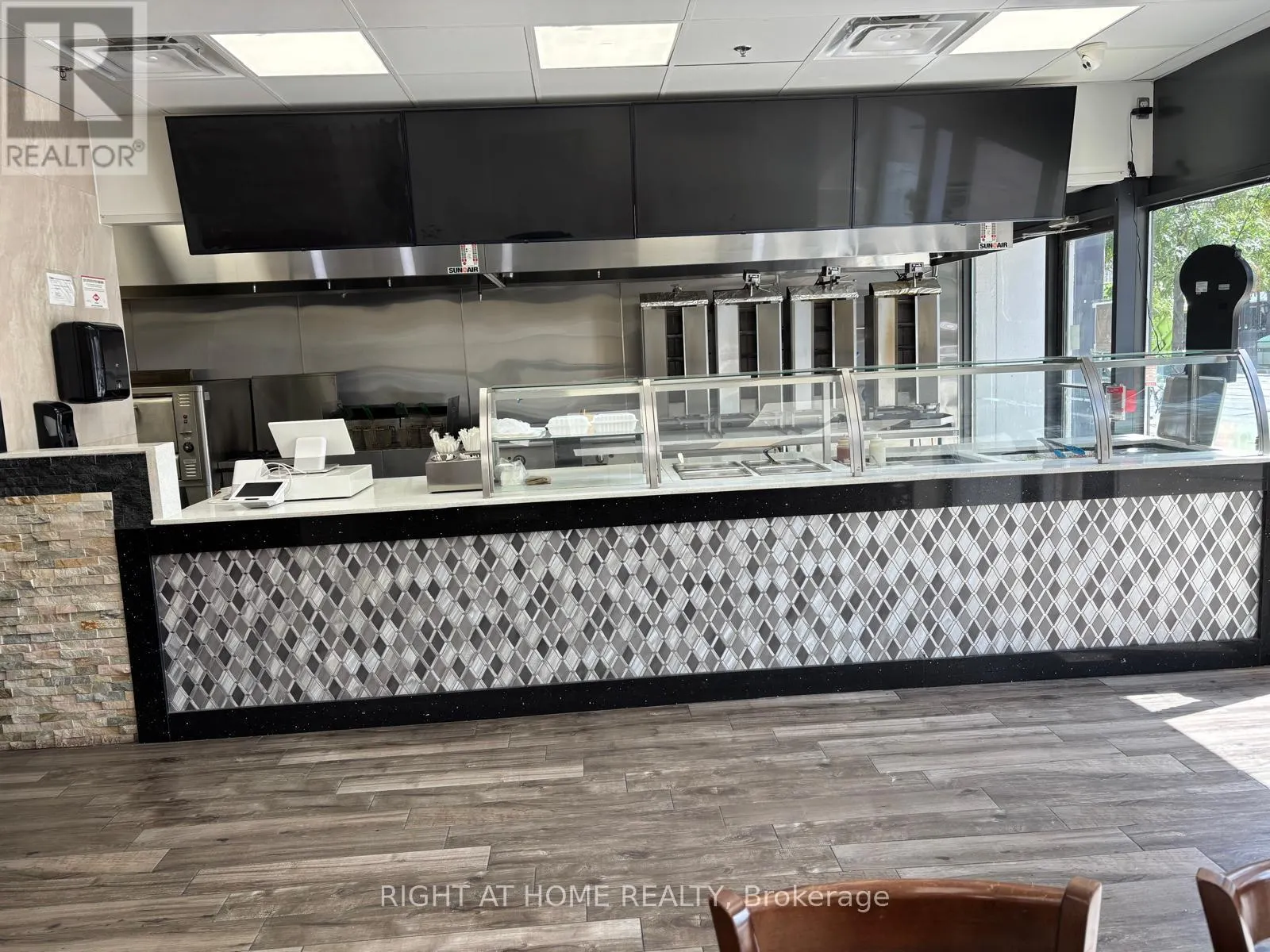 105 - 700 KING STREET W