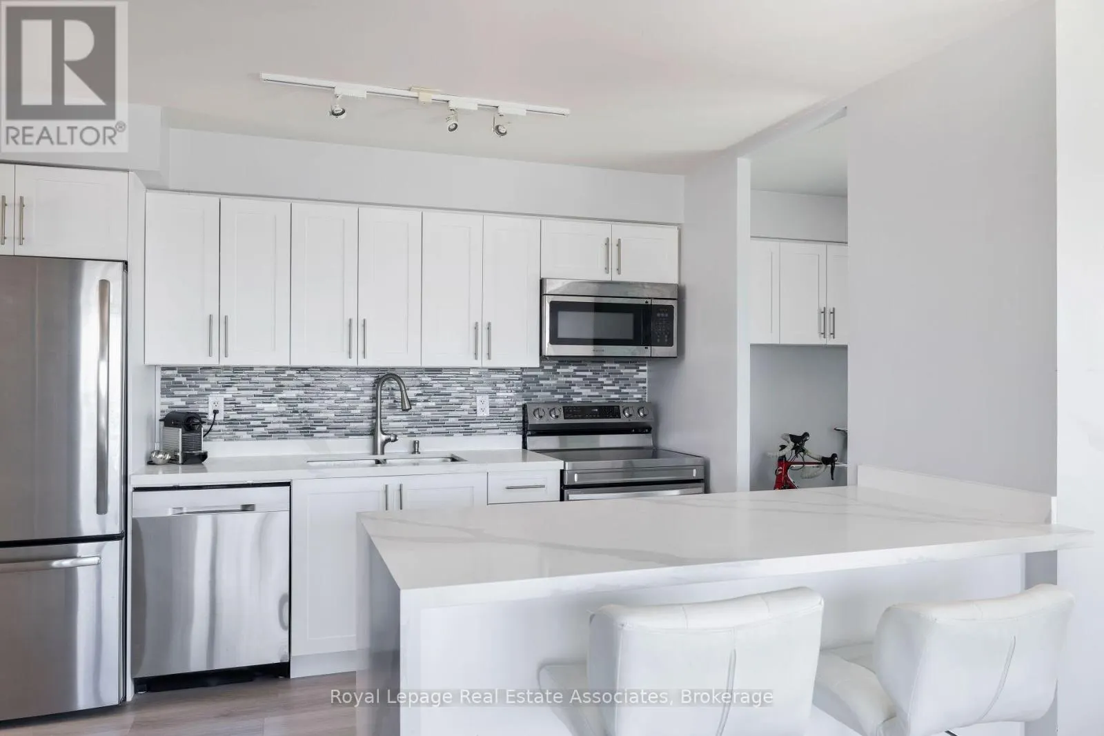 1203 - 100 WESTERN BATTERY ROAD
