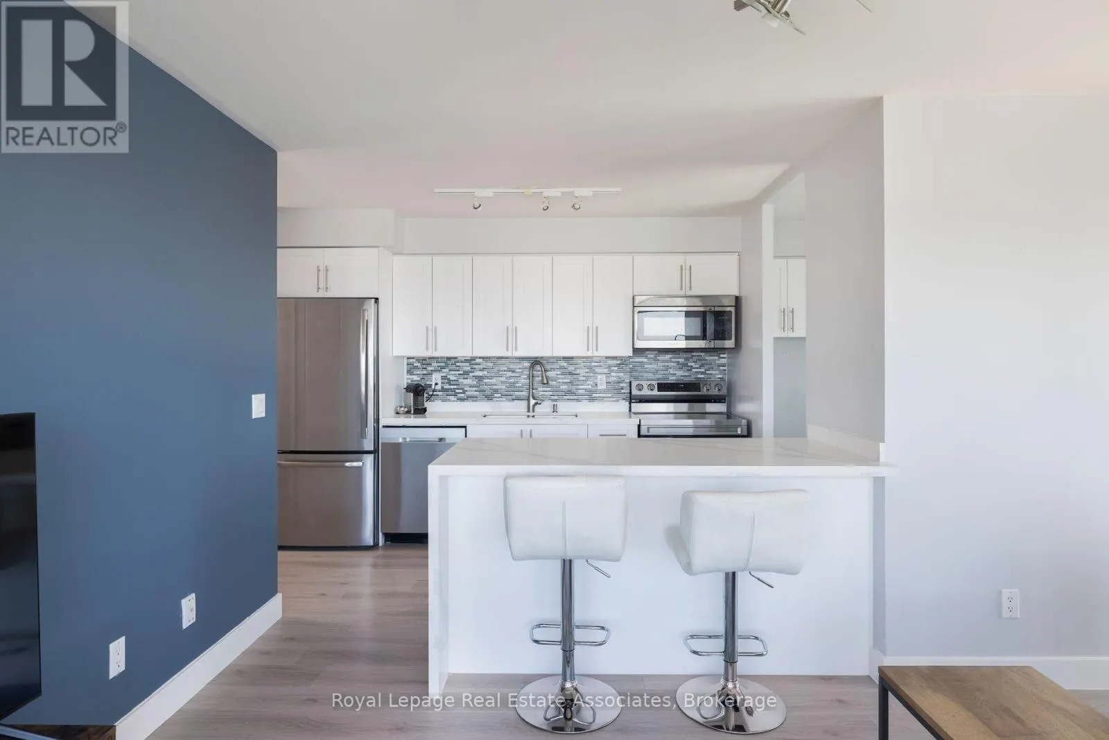 1203 - 100 WESTERN BATTERY ROAD
