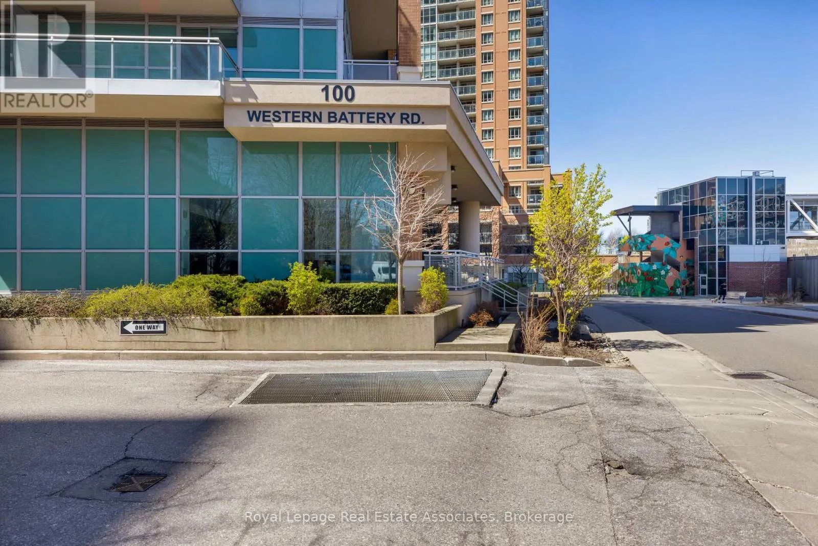 1203 - 100 WESTERN BATTERY ROAD