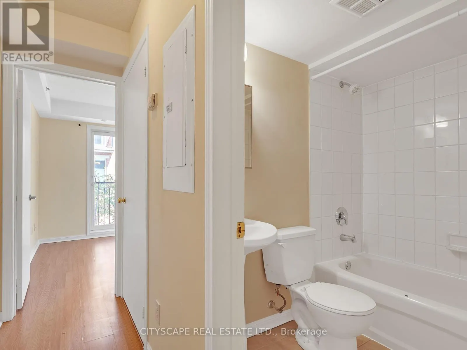 901 B - 16 LAIDLAW STREET