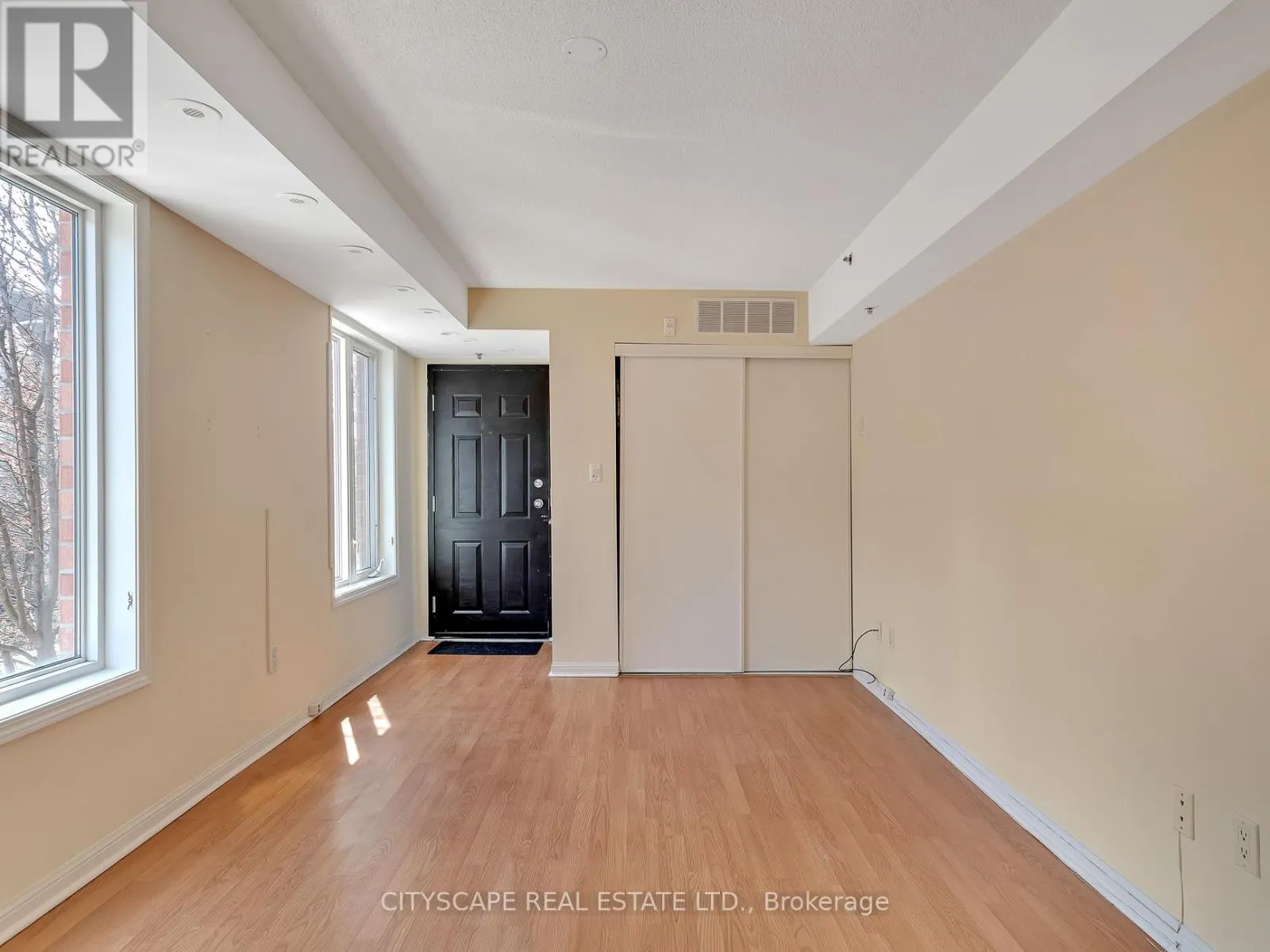 901 B - 16 LAIDLAW STREET