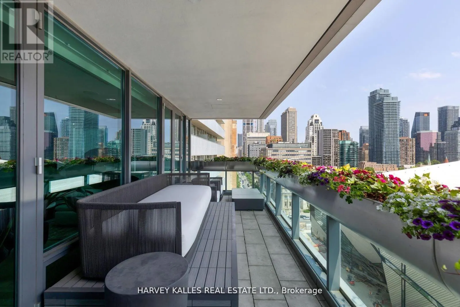 1202 - 206 BLOOR STREET W