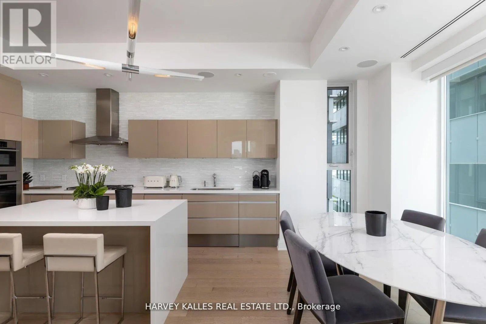 1202 - 206 BLOOR STREET W