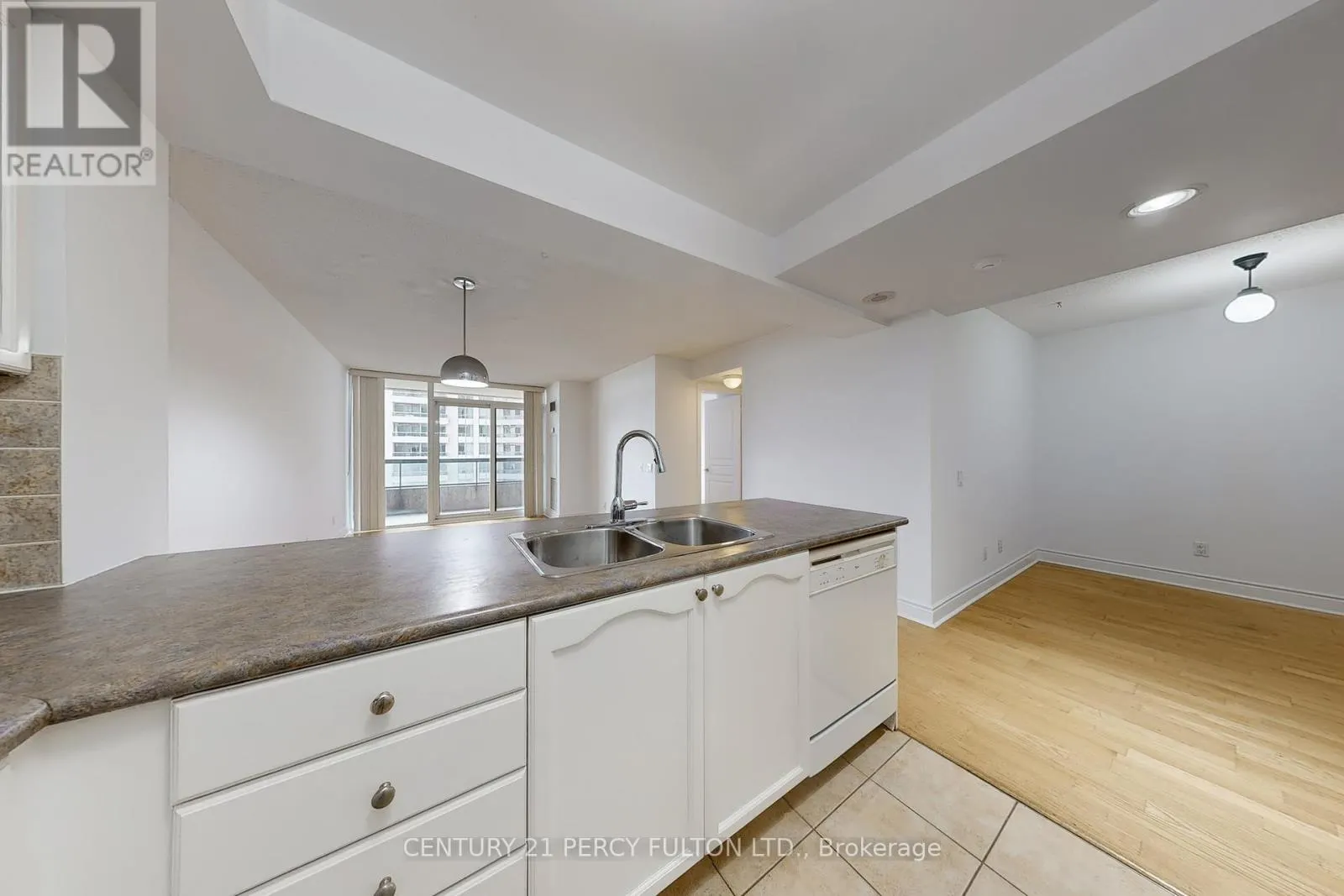 1008 - 5 NORTHTOWN WAY