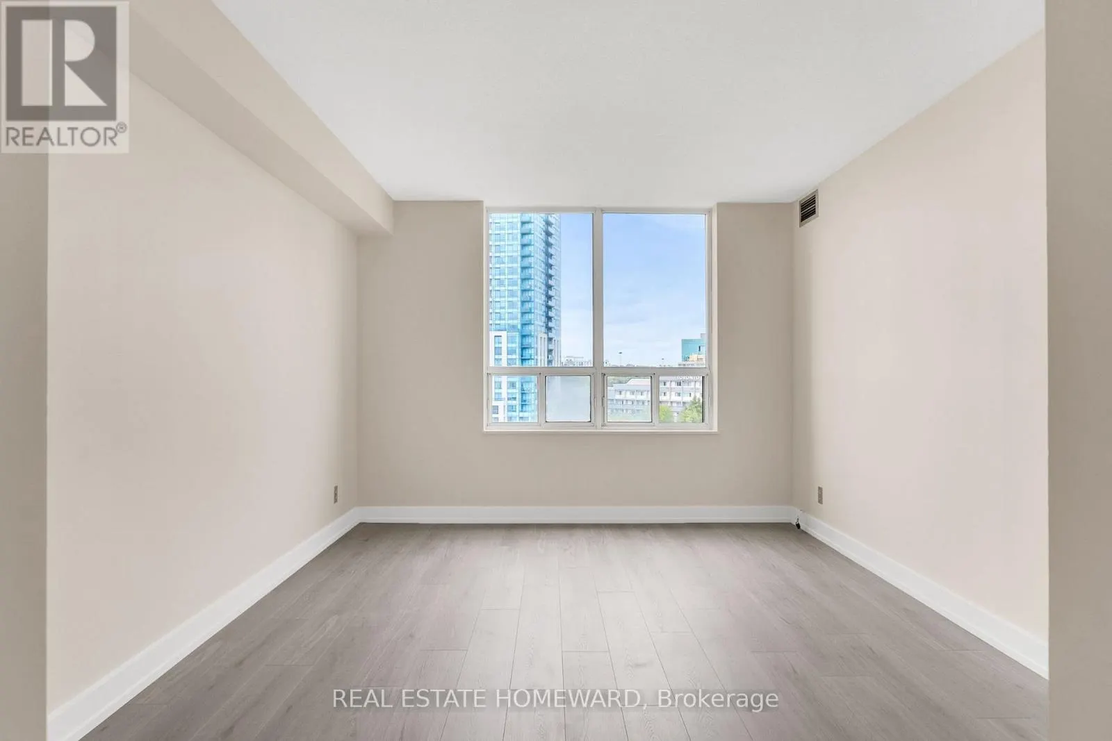 1006 - 215 WYNFORD DRIVE NE