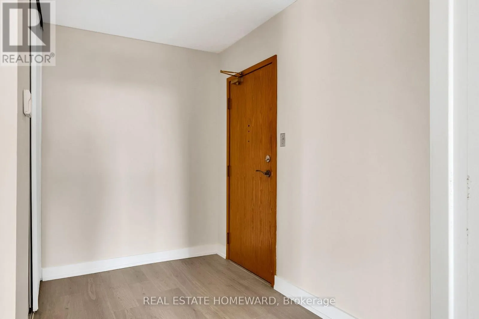 1006 - 215 WYNFORD DRIVE NE