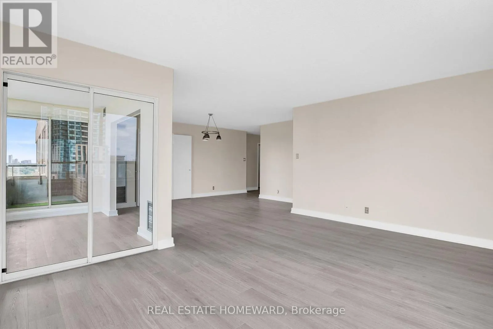 1006 - 215 WYNFORD DRIVE NE