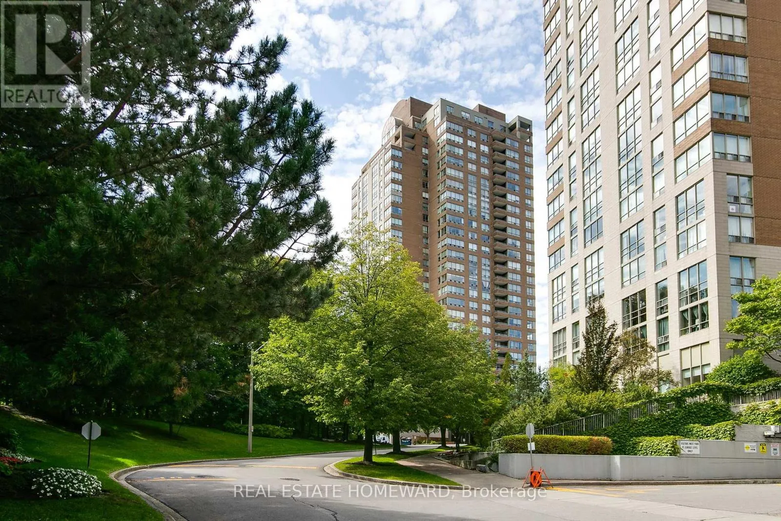 1006 - 215 WYNFORD DRIVE NE