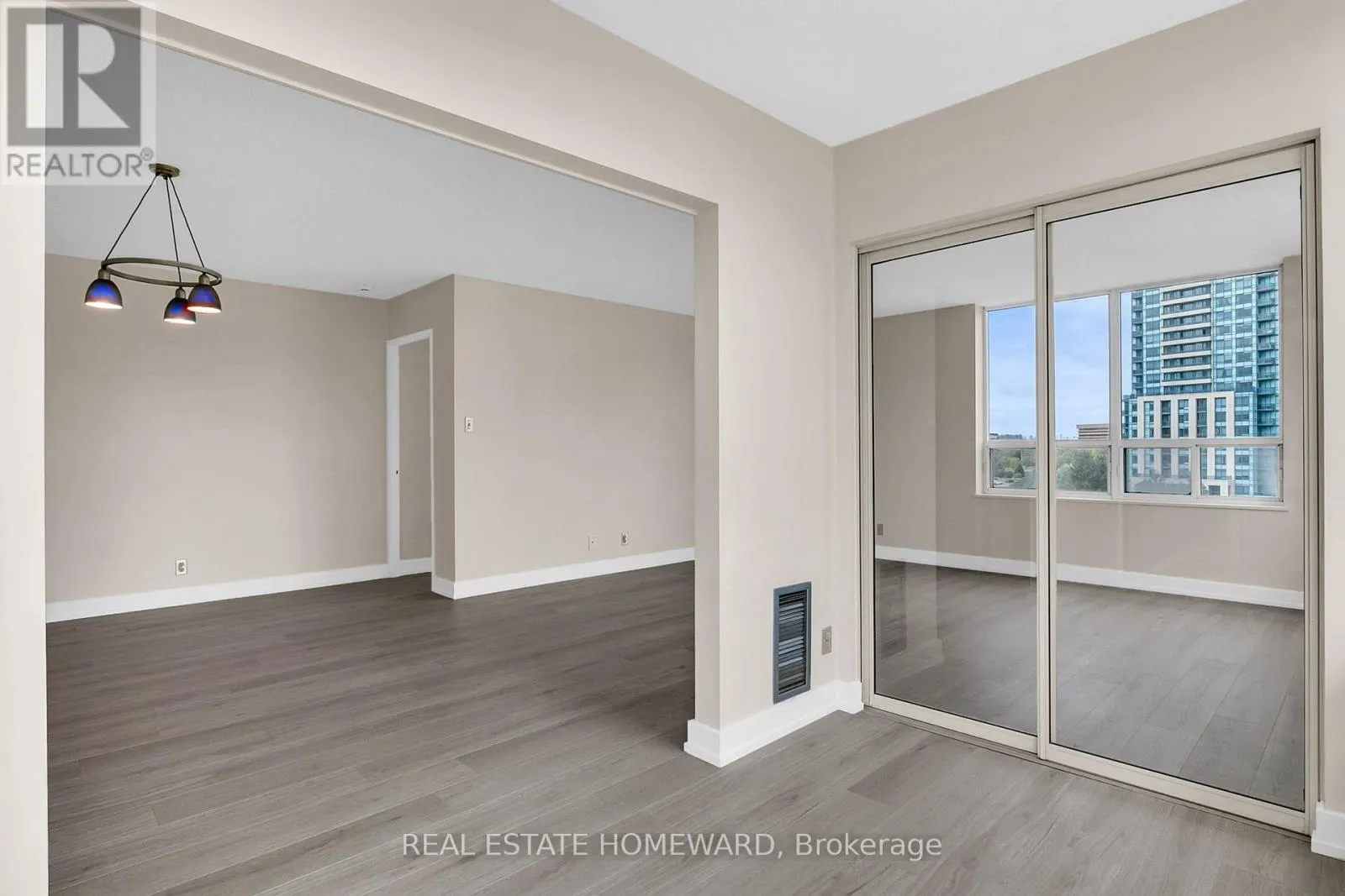 1006 - 215 WYNFORD DRIVE NE