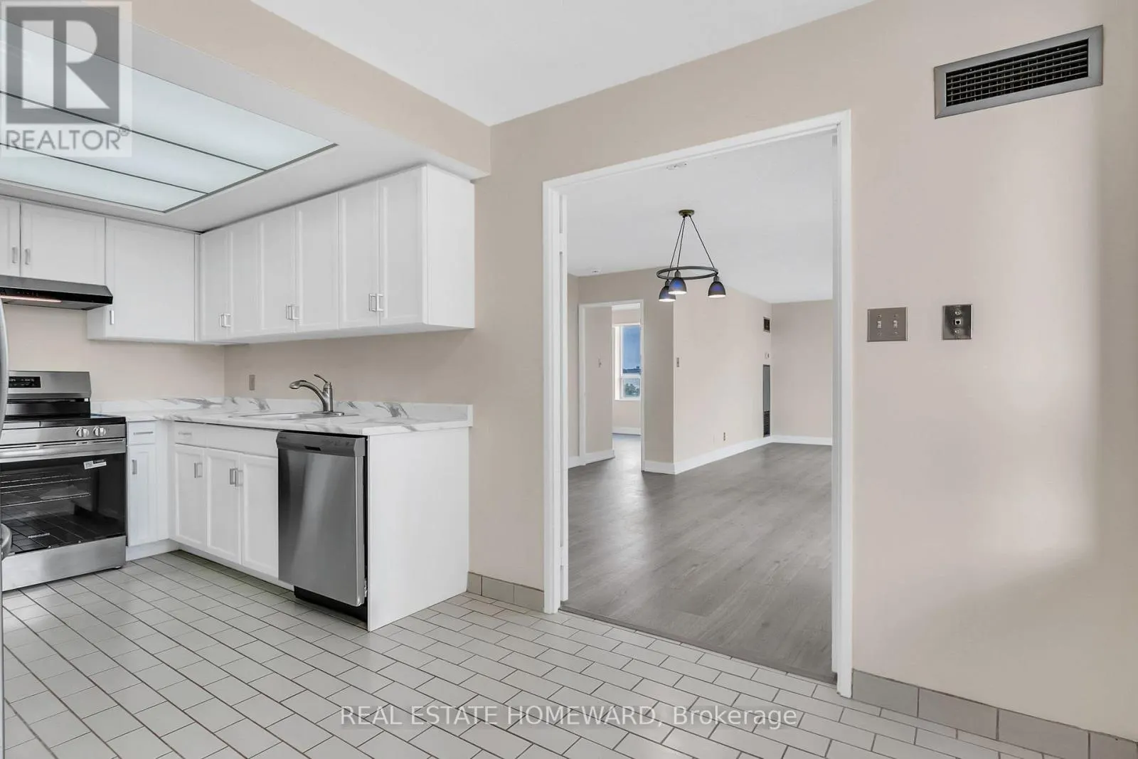 1006 - 215 WYNFORD DRIVE NE