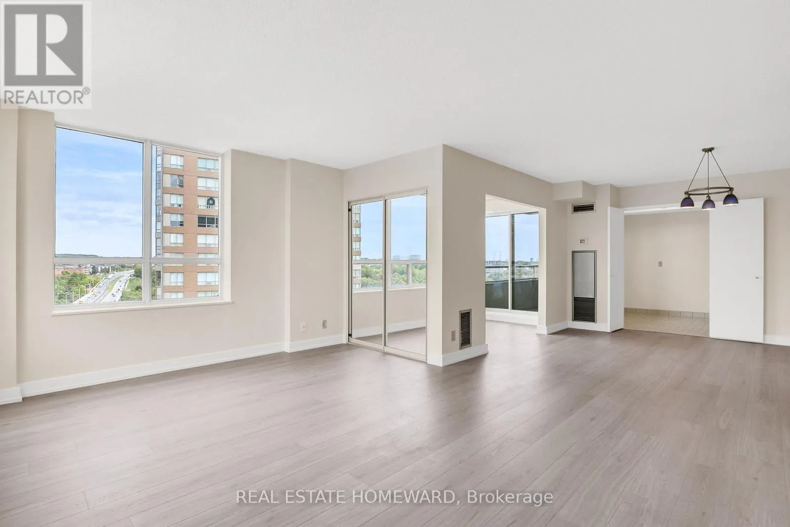 1006 - 215 WYNFORD DRIVE NE