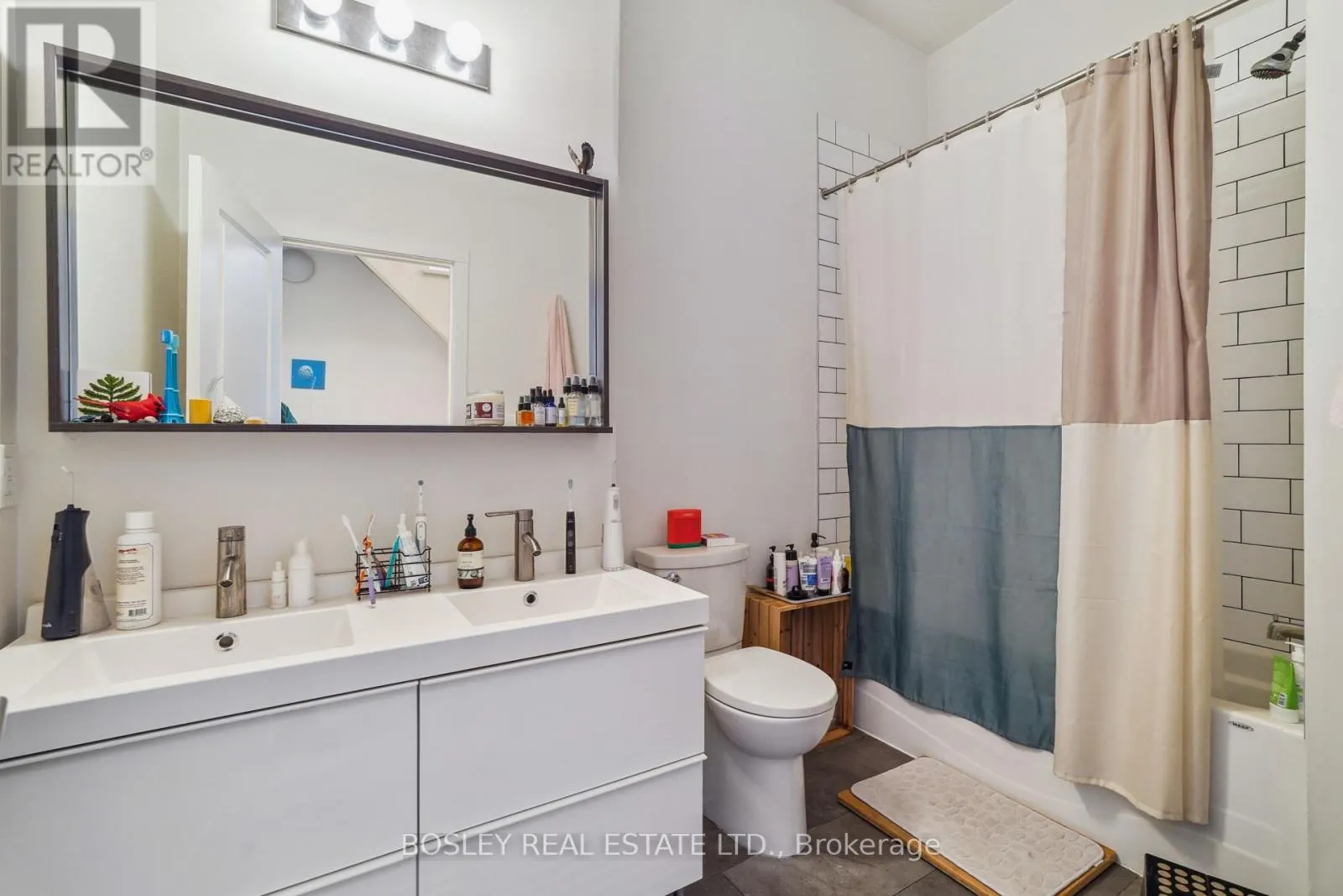 890 QUEEN STREET W