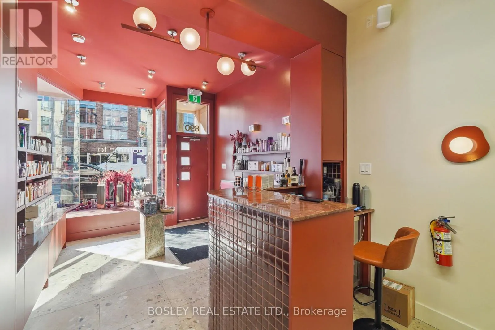 890 QUEEN STREET W