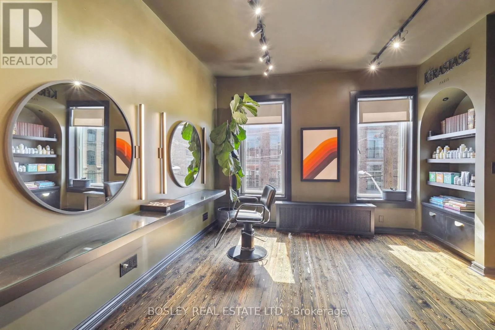 890 QUEEN STREET W