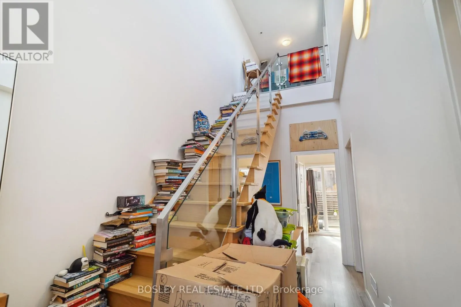 890 QUEEN STREET W