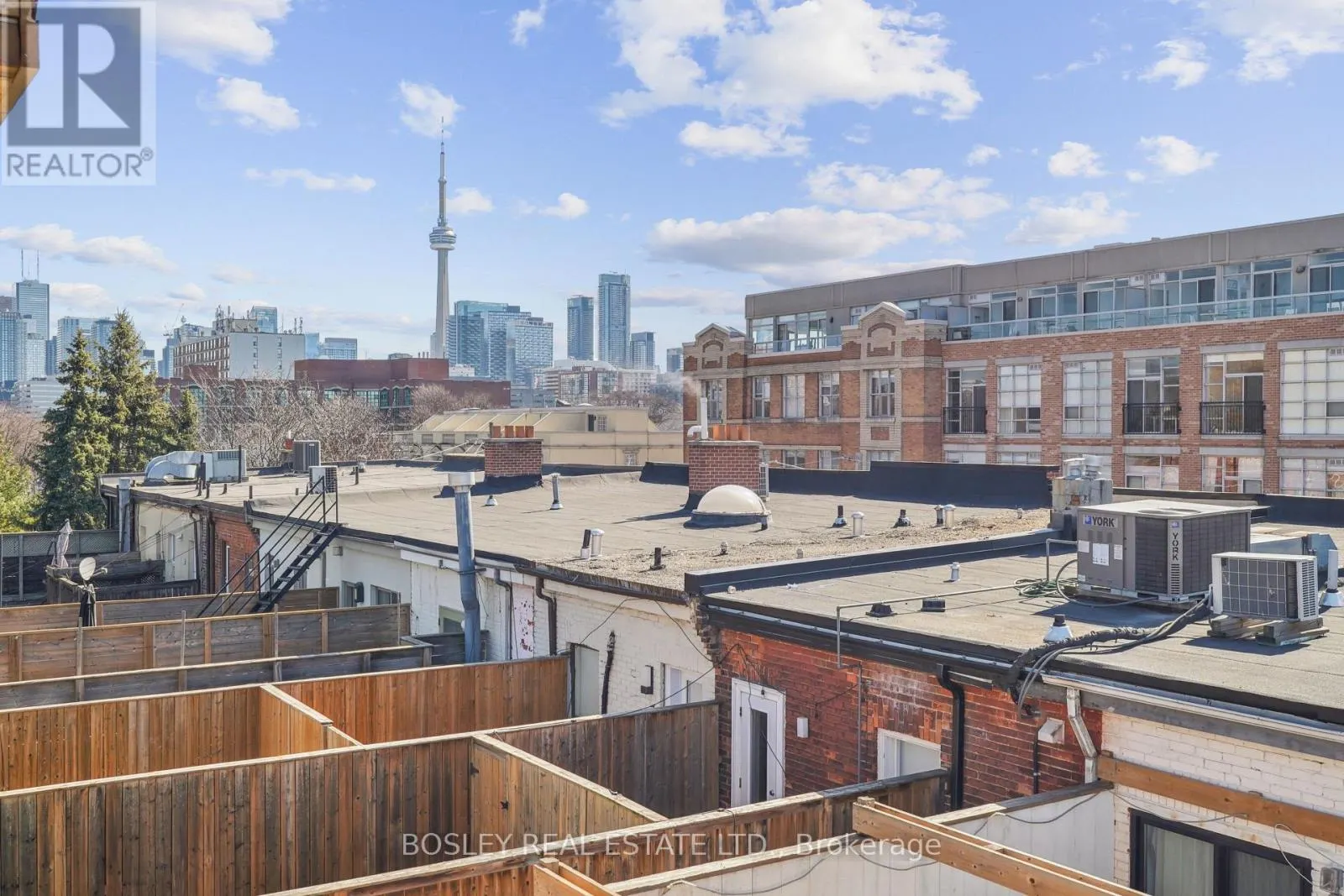 890 QUEEN STREET W