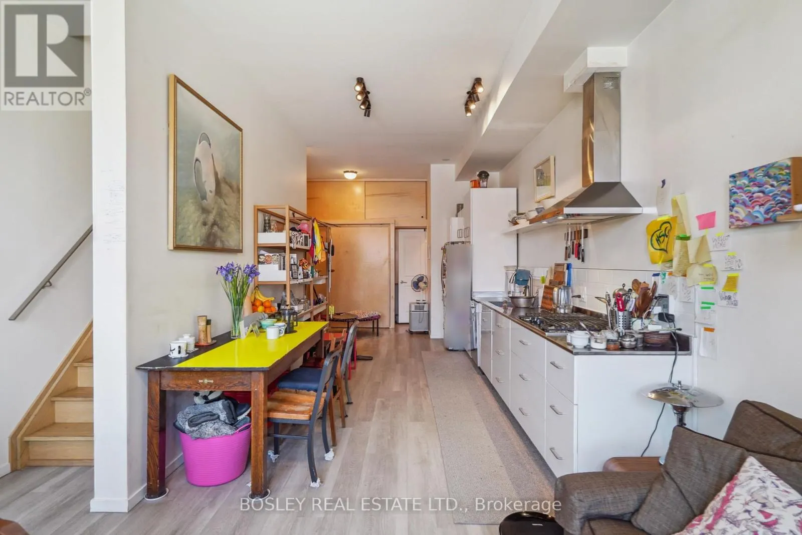 890 QUEEN STREET W
