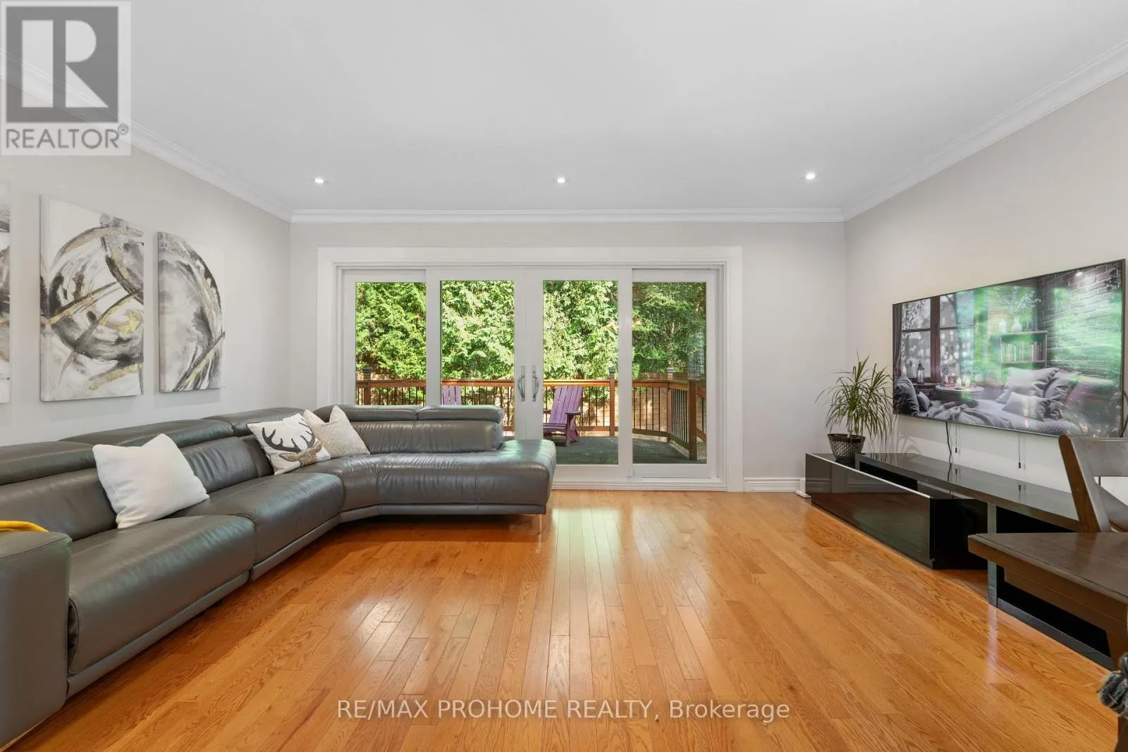 39 ADDISON CRESCENT
