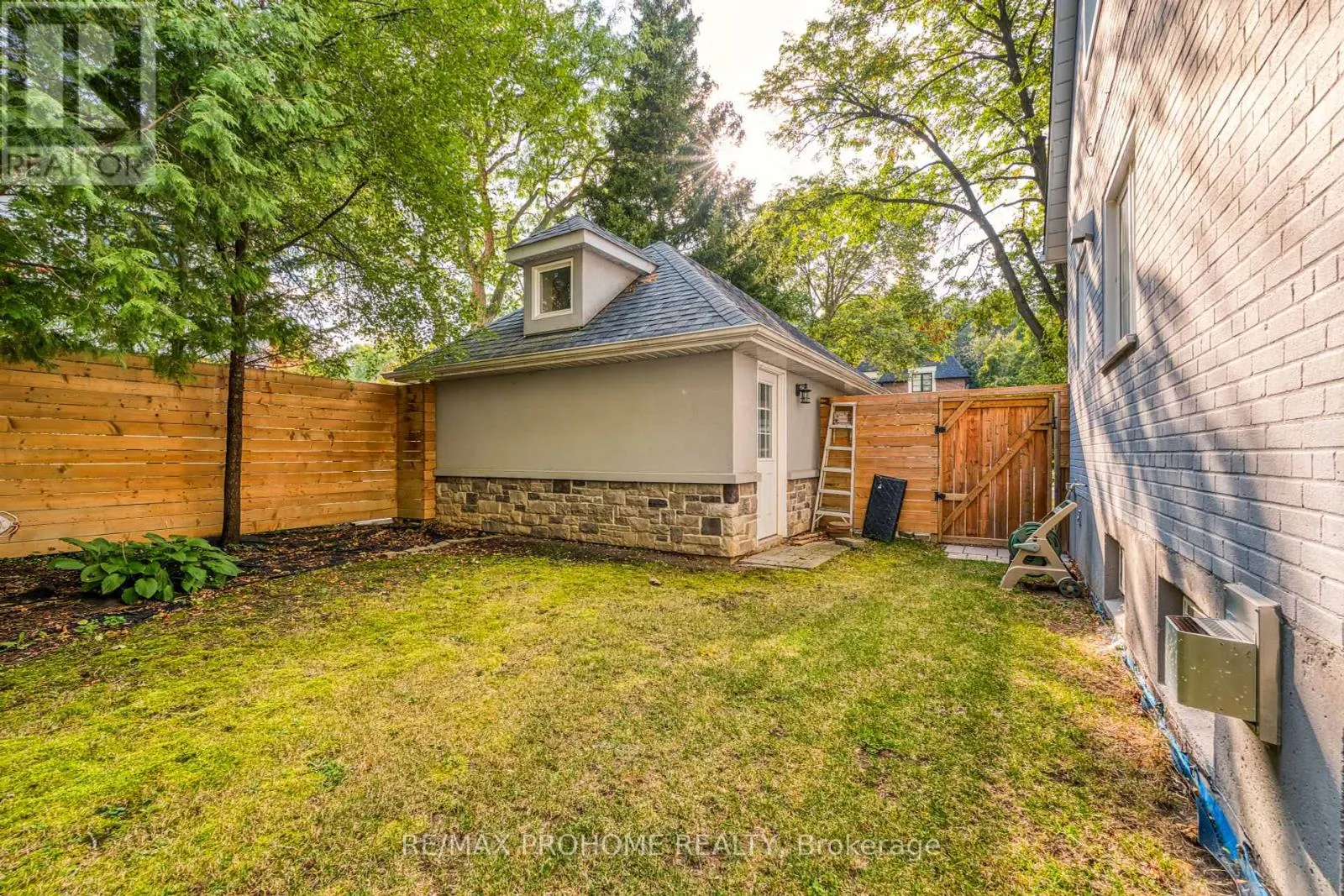 39 ADDISON CRESCENT