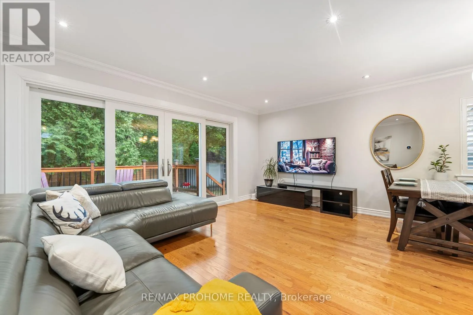 39 ADDISON CRESCENT