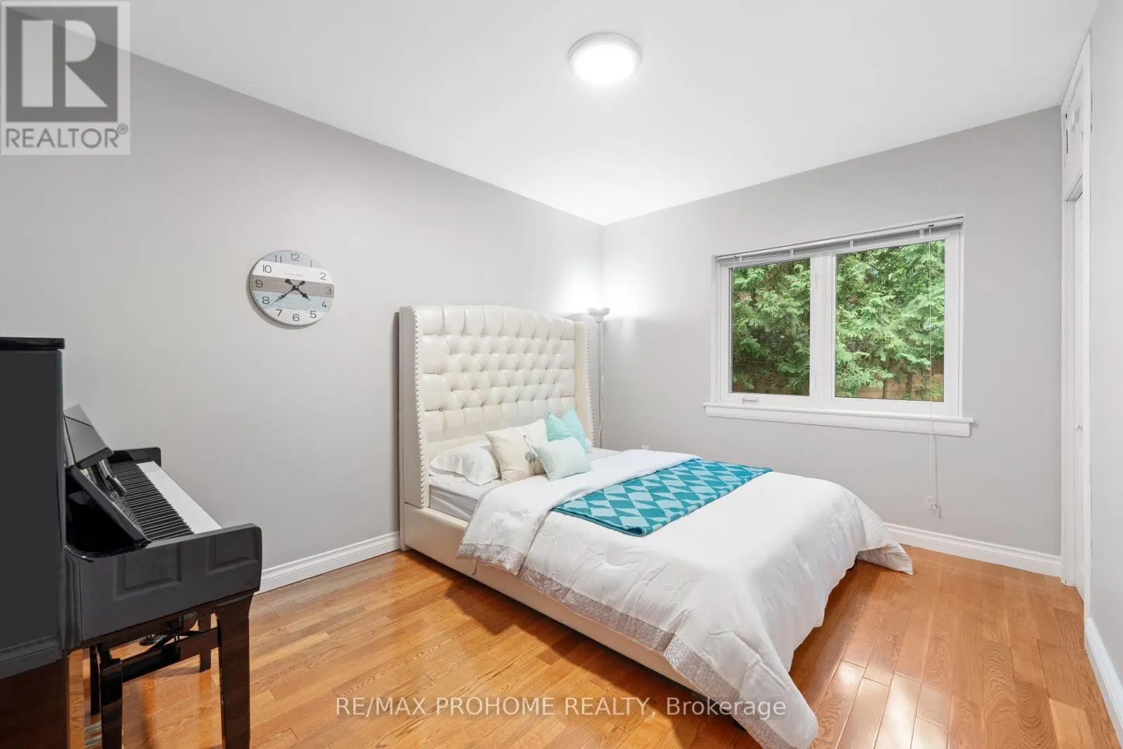 39 ADDISON CRESCENT