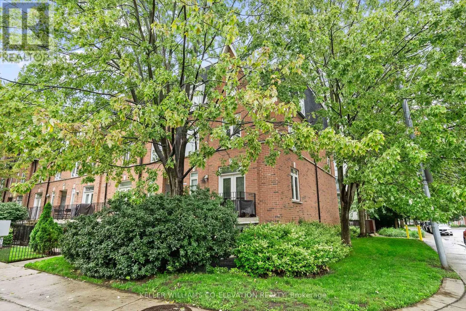 1102 - 11 SHANK STREET
