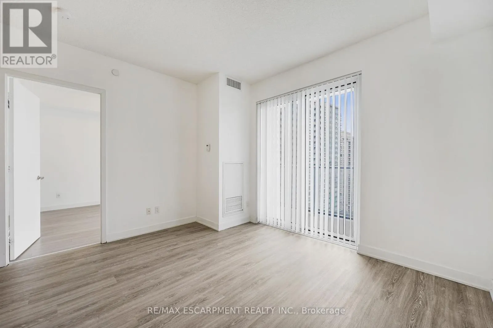 1006 - 5180 YONGE STREET