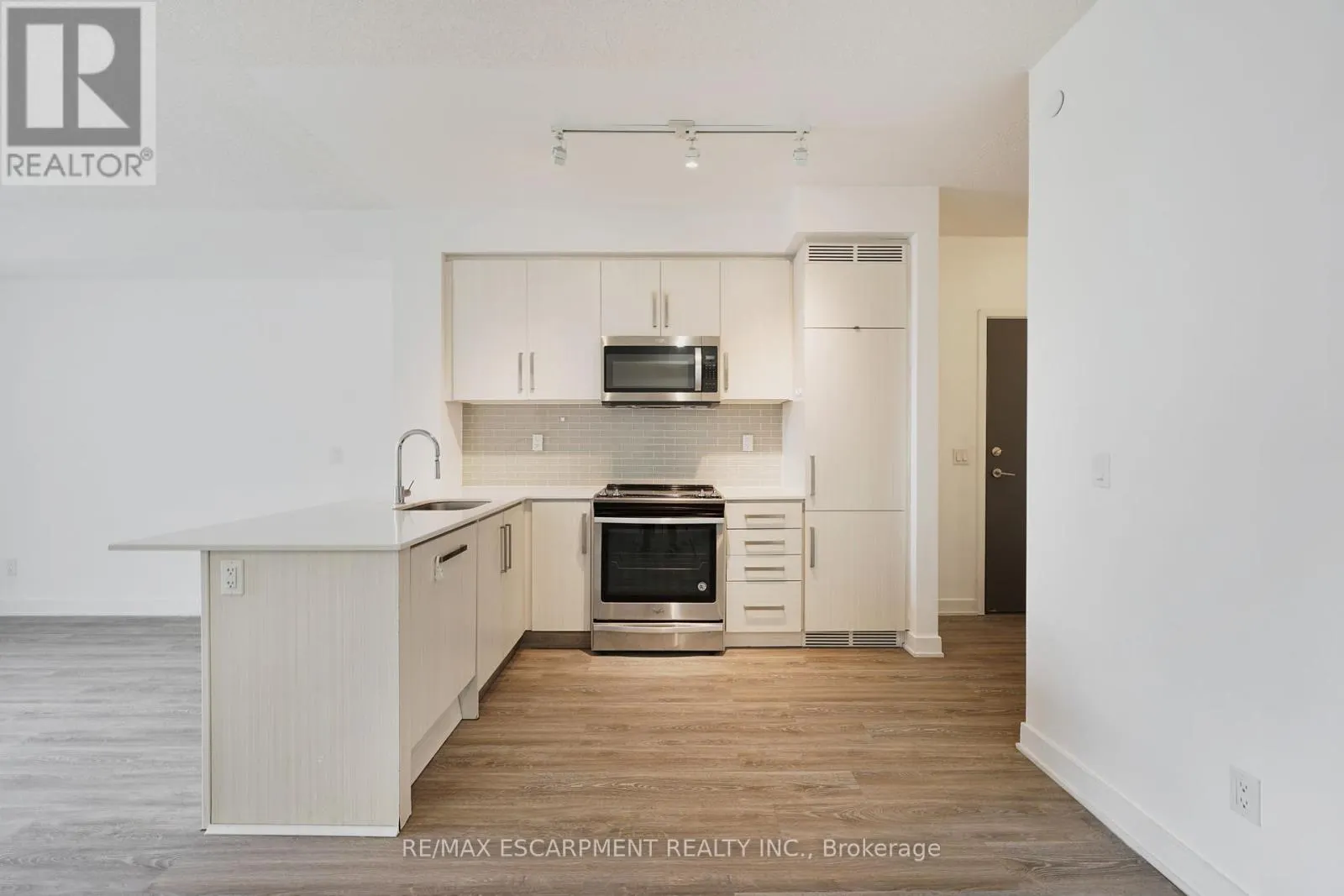 1006 - 5180 YONGE STREET