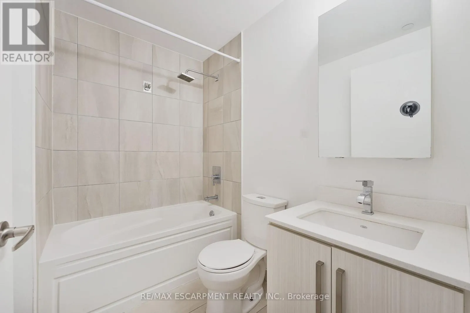 1006 - 5180 YONGE STREET