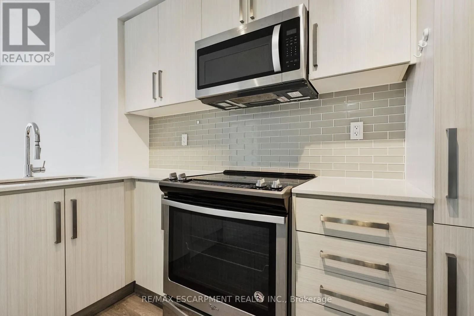 1006 - 5180 YONGE STREET
