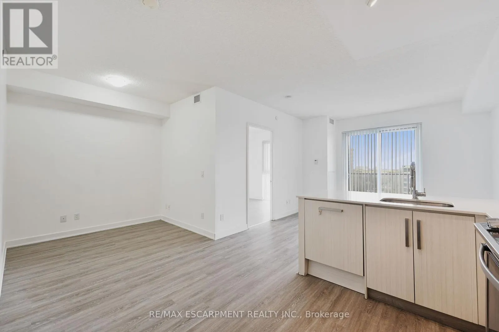 1006 - 5180 YONGE STREET