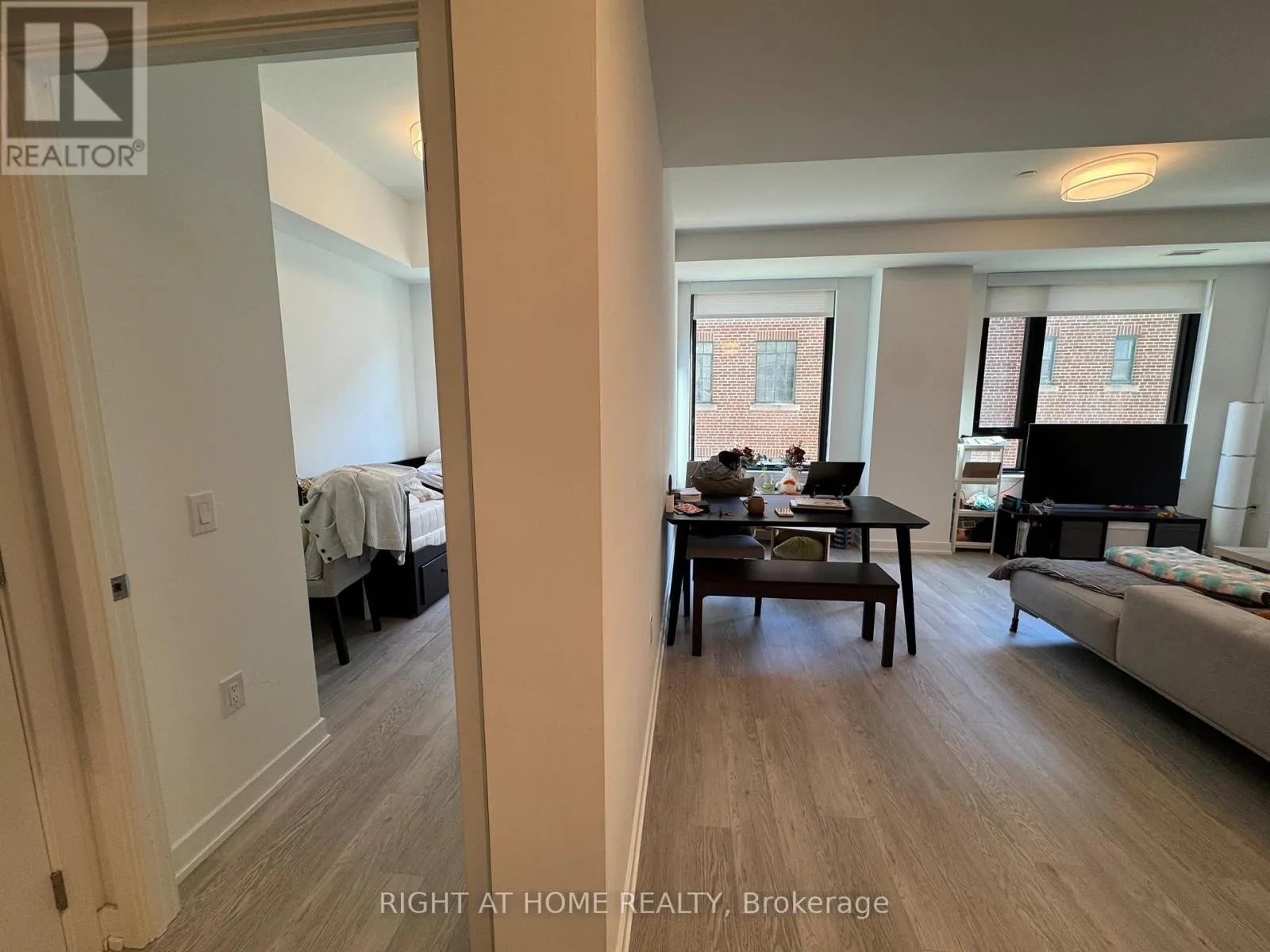 201 - 3 STRATHGOWAN AVENUE