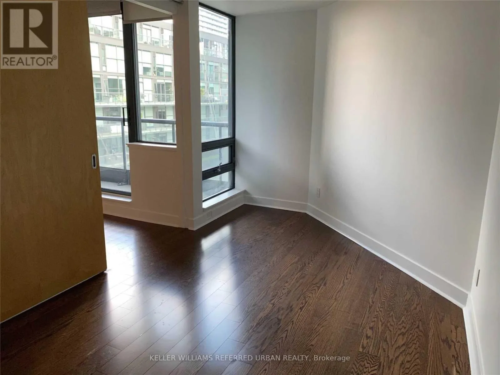1401 - 438 KING STREET W