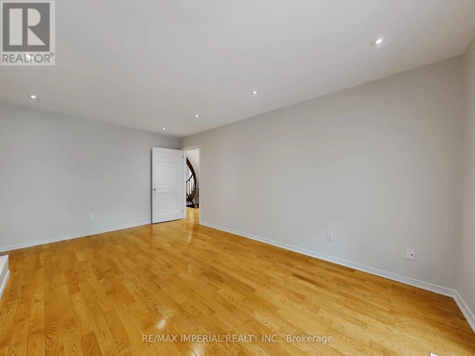 5 CREEKSIDE ROAD