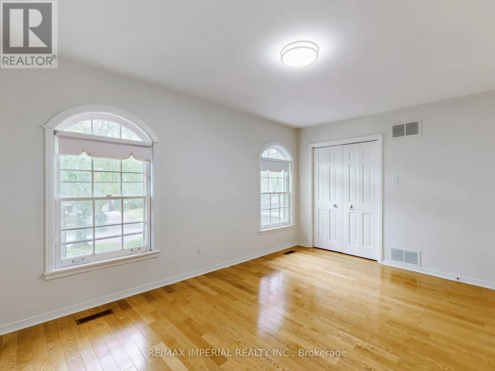 5 CREEKSIDE ROAD