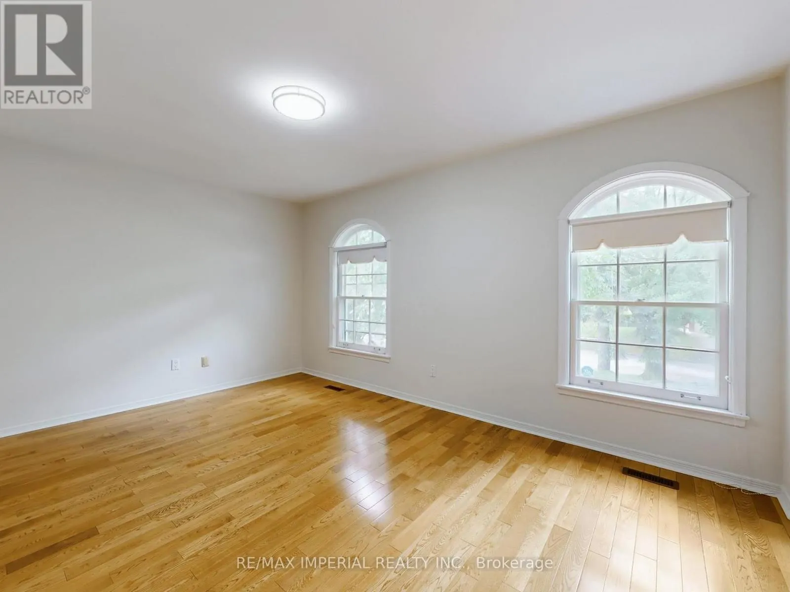 5 CREEKSIDE ROAD