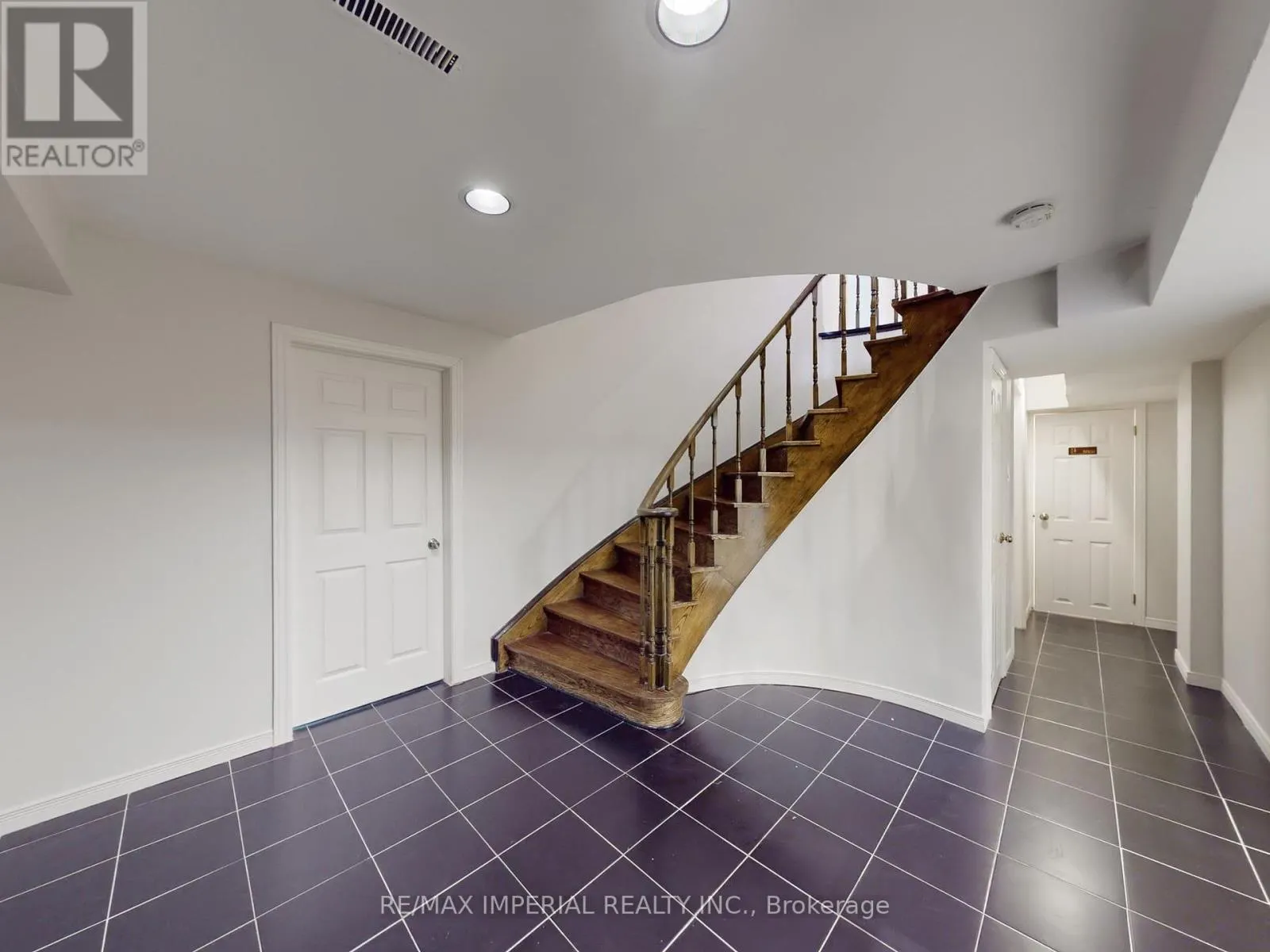 5 CREEKSIDE ROAD