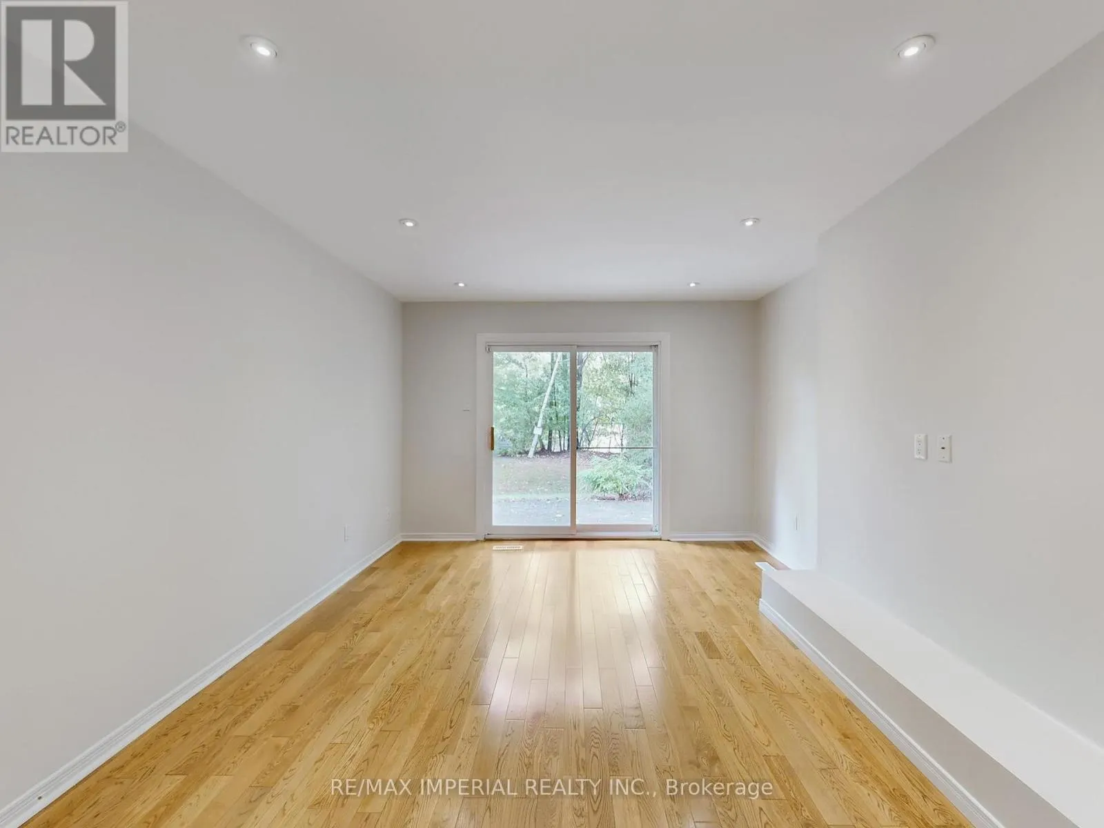 5 CREEKSIDE ROAD