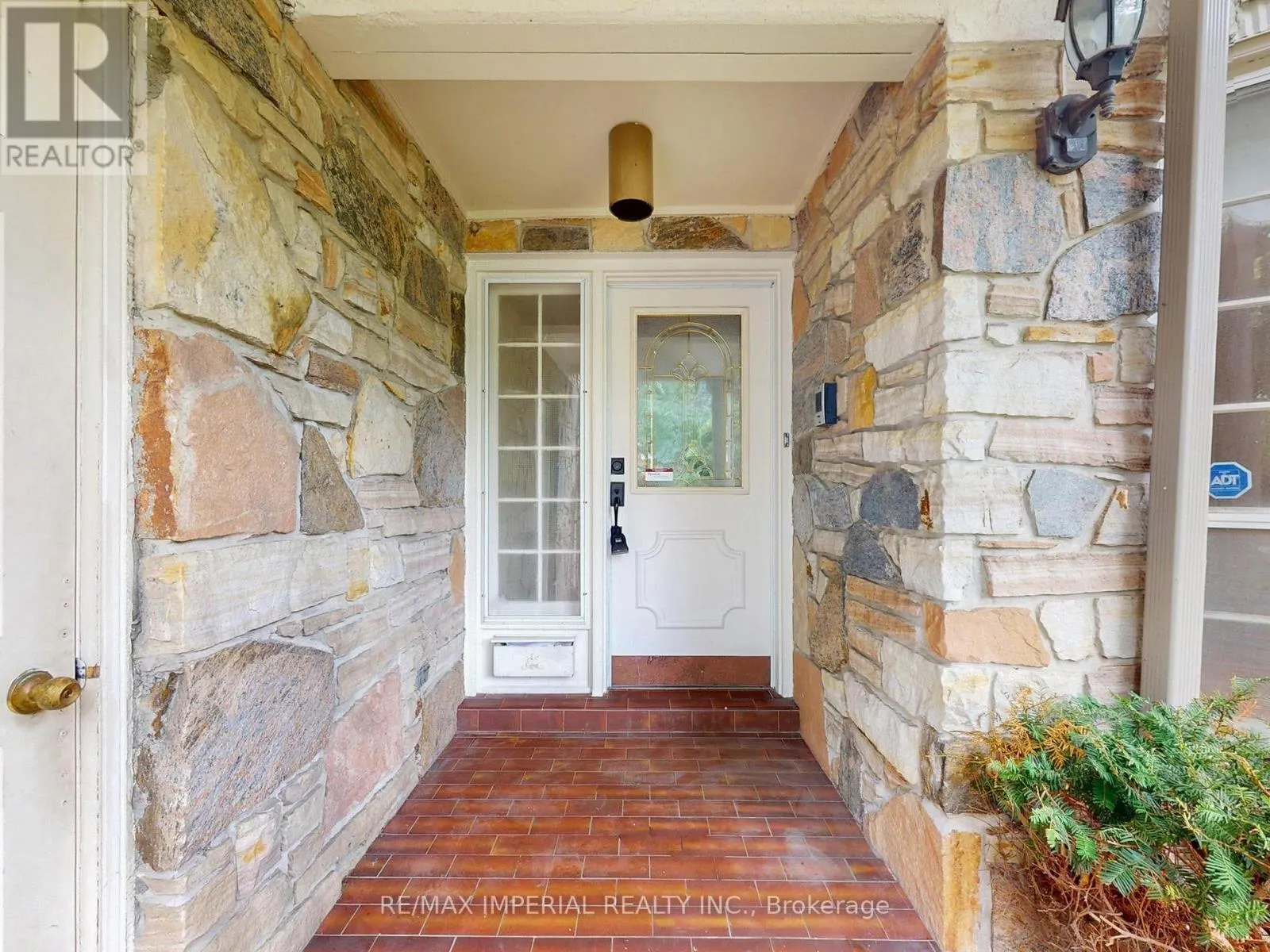 5 CREEKSIDE ROAD