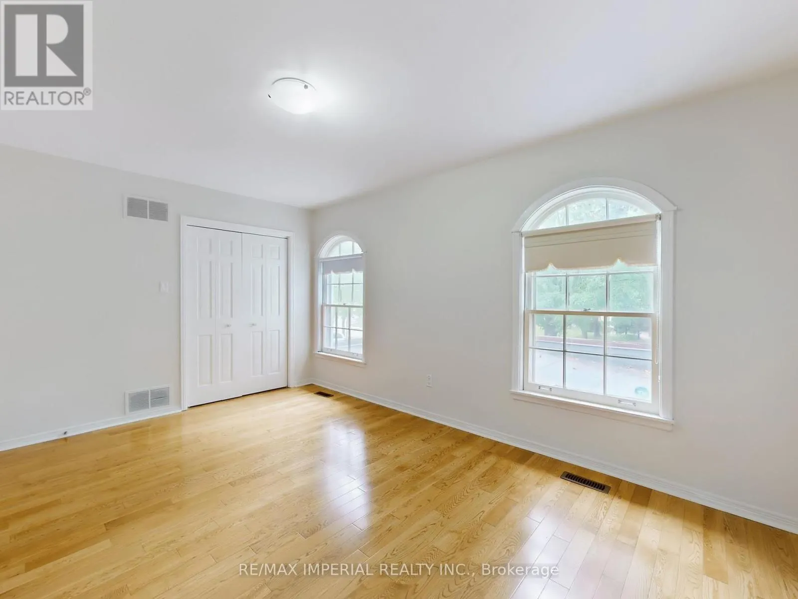5 CREEKSIDE ROAD