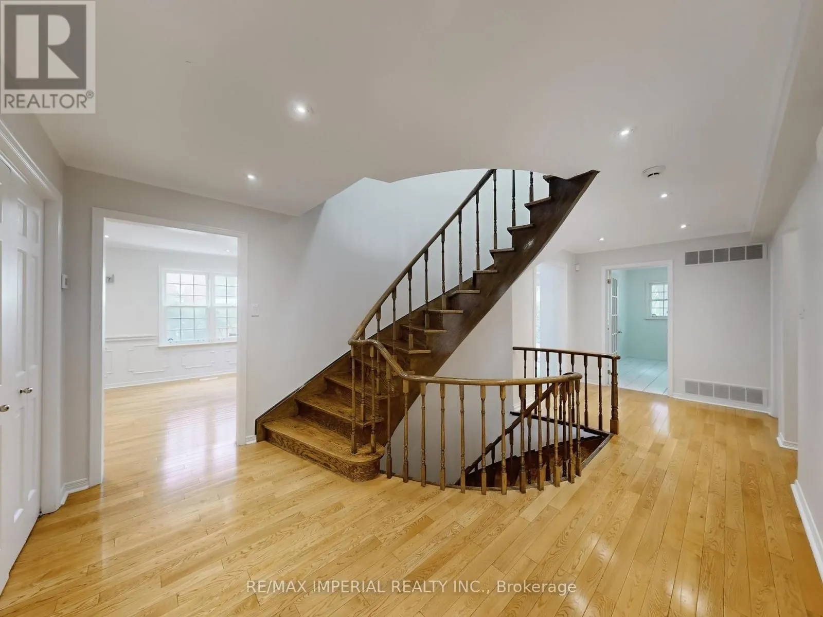 5 CREEKSIDE ROAD