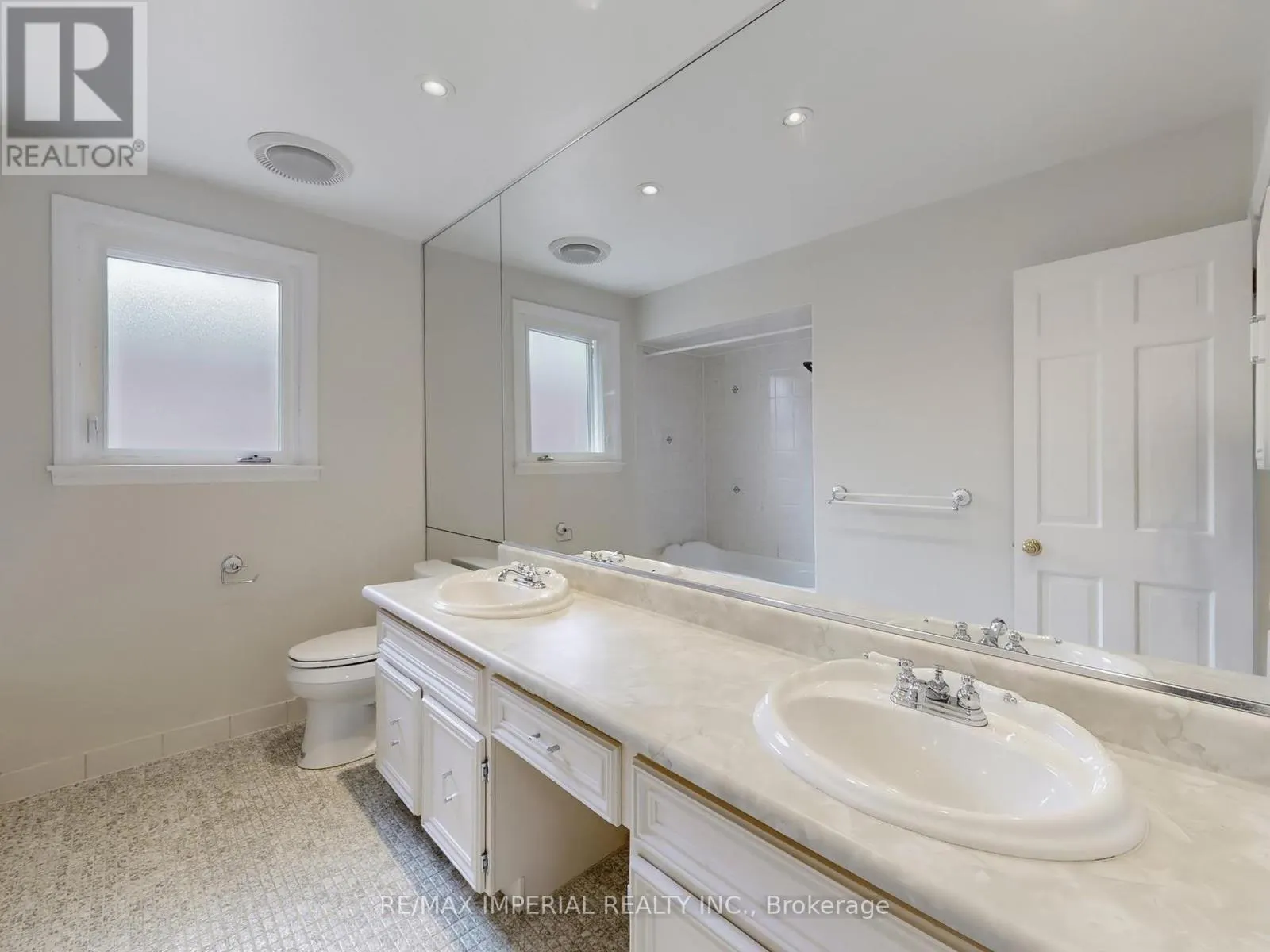 5 CREEKSIDE ROAD