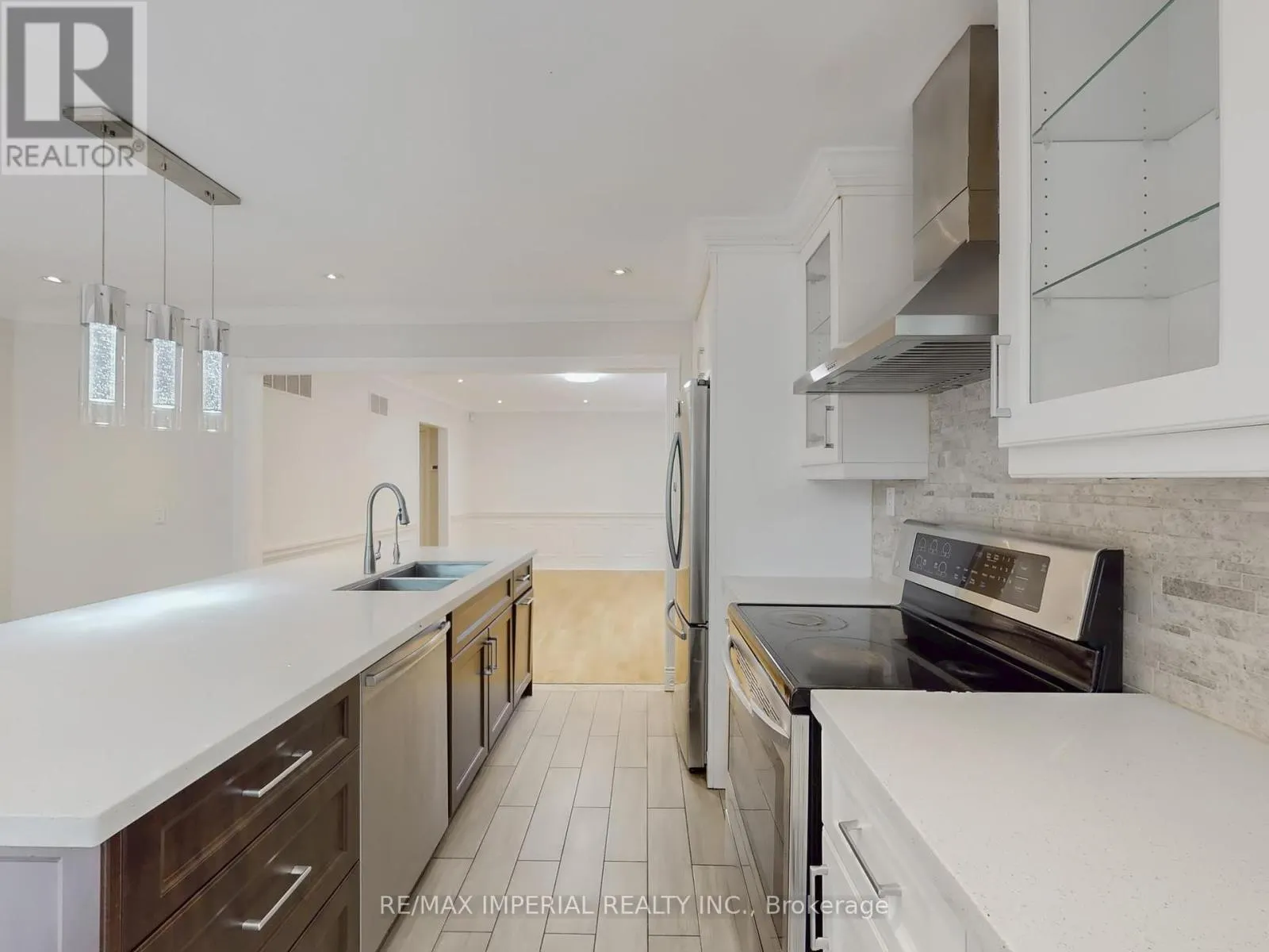 5 CREEKSIDE ROAD