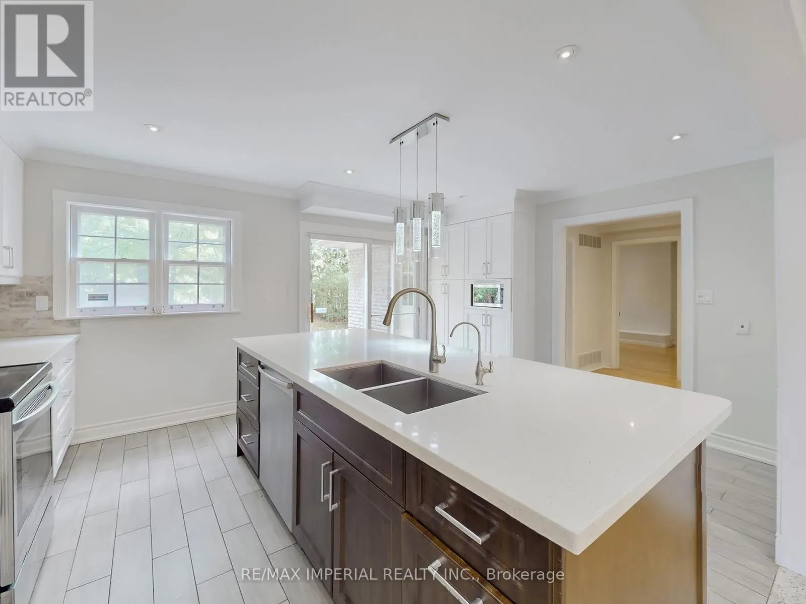 5 CREEKSIDE ROAD