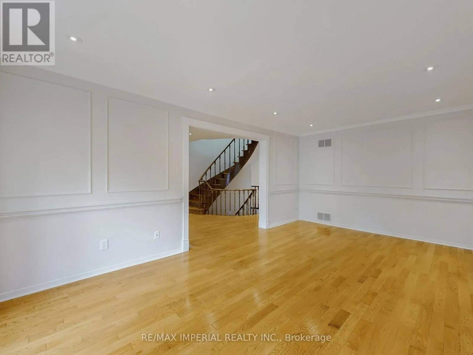 5 CREEKSIDE ROAD