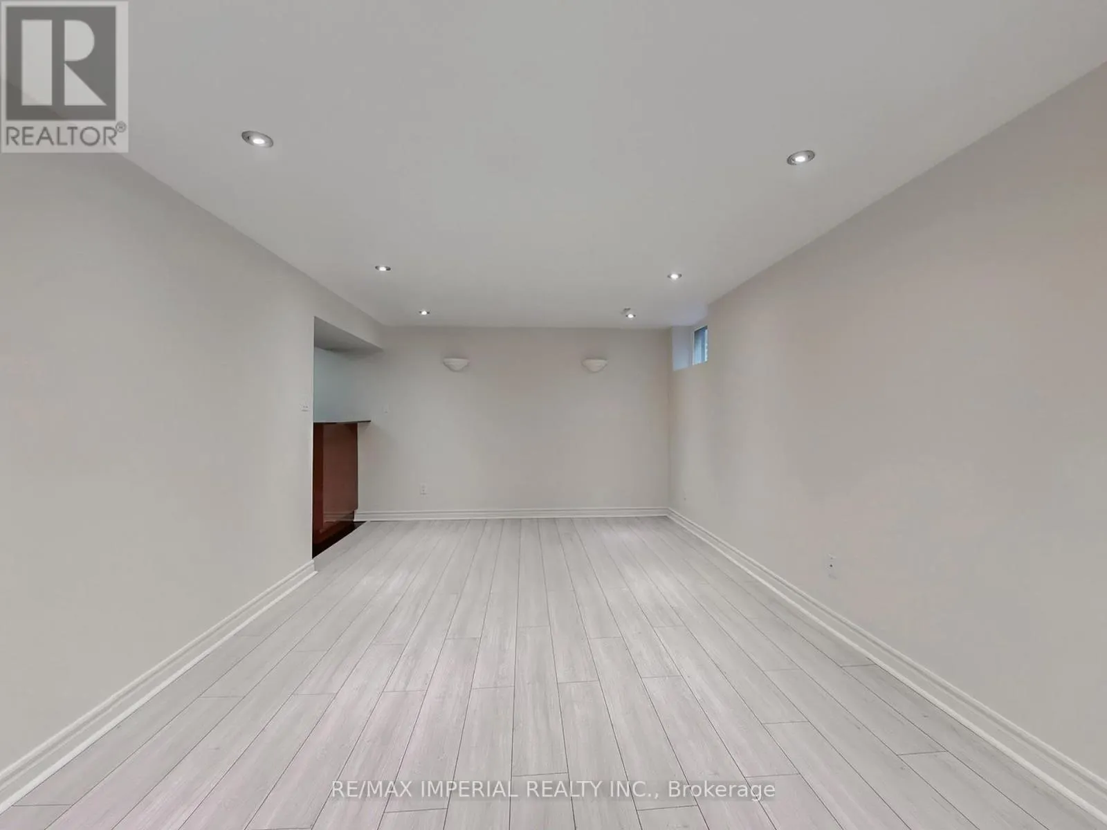 5 CREEKSIDE ROAD
