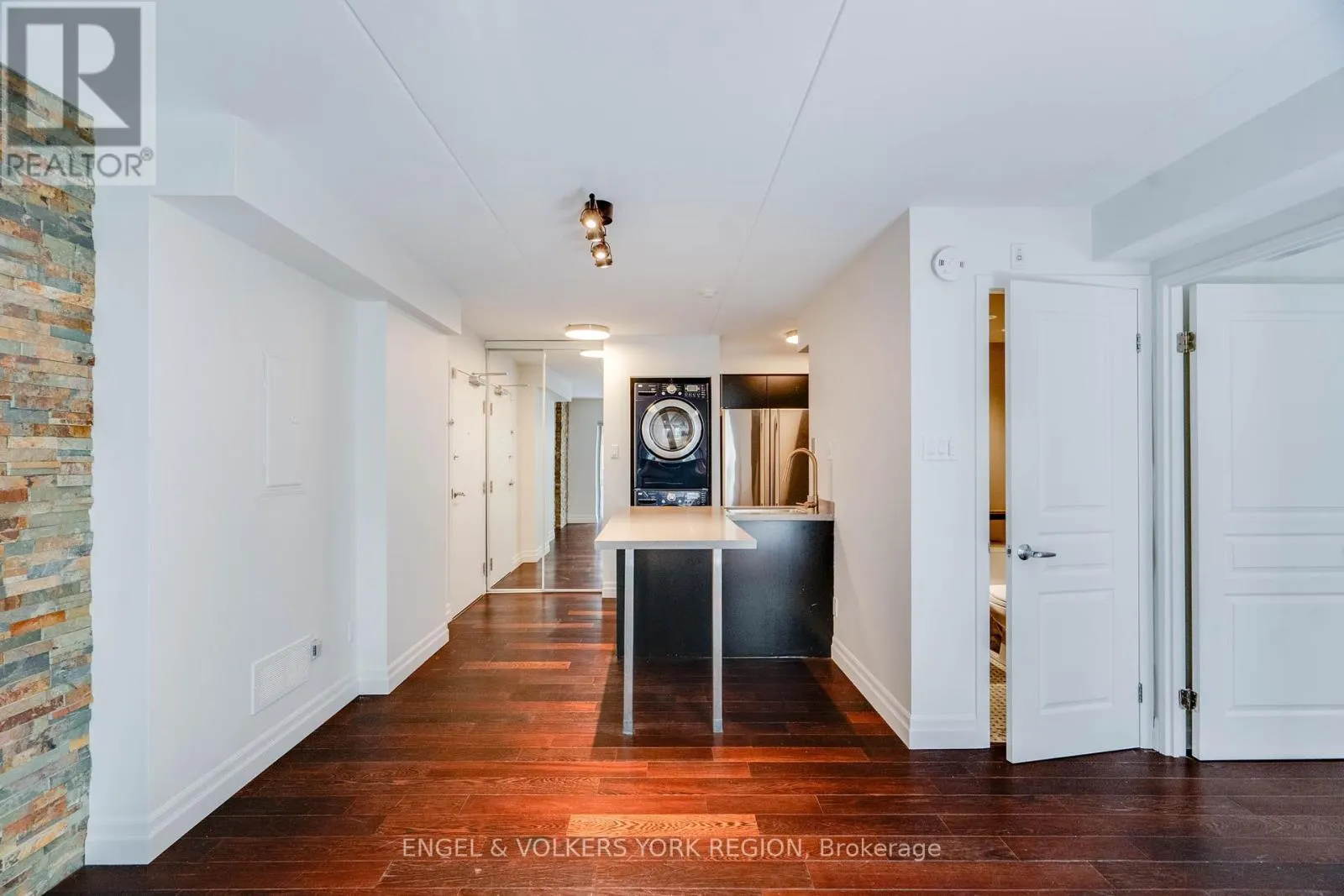 203 - 1174 YONGE STREET