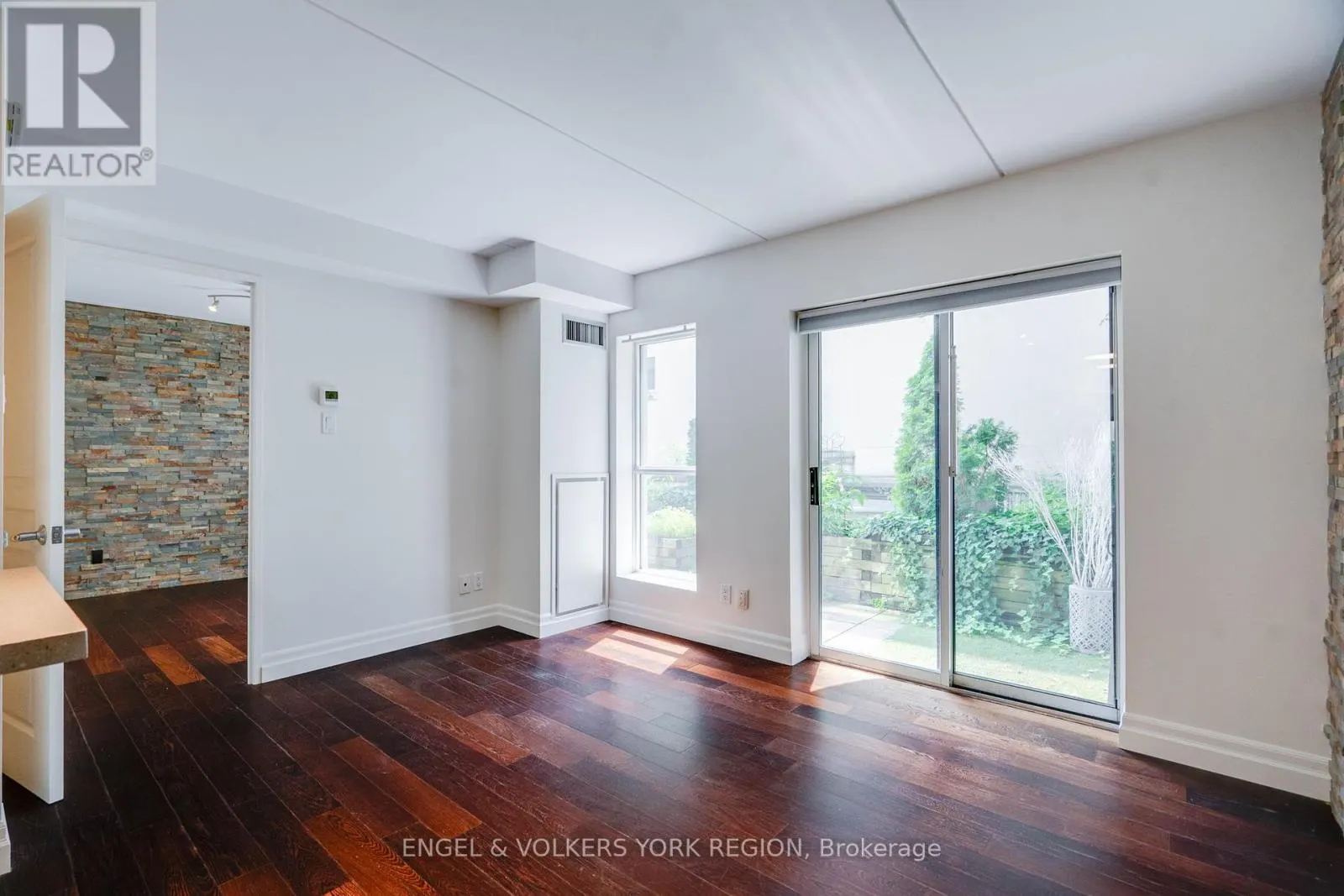 203 - 1174 YONGE STREET