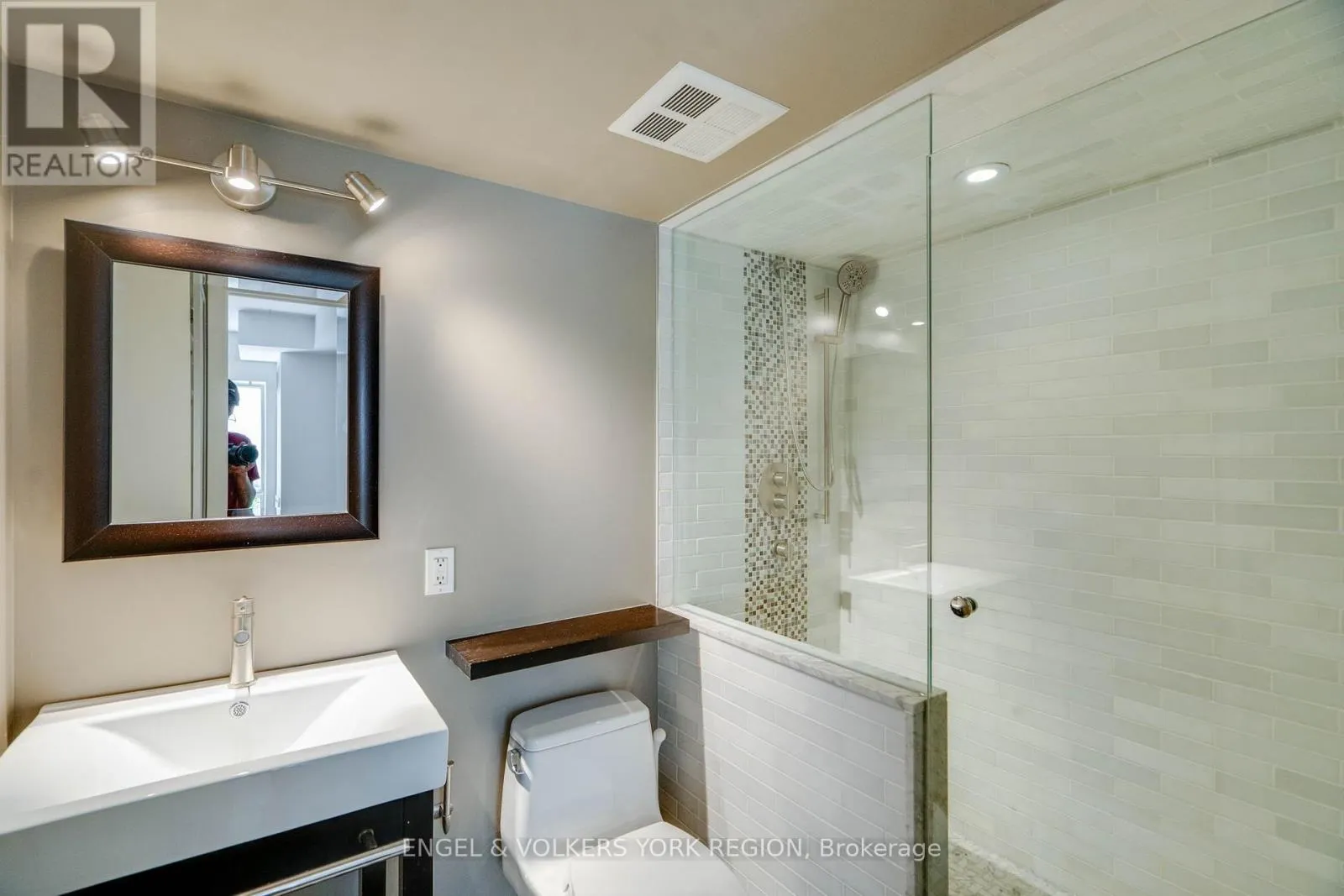 203 - 1174 YONGE STREET